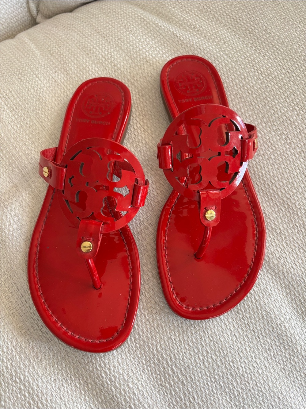 Tory Burch Miller Red Logo Patent Thong Sandals Size 7.5